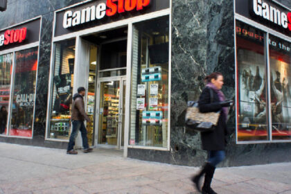 GameStop 주가가 한 달 만에 최고가를 기록했습니다. 무슨 일이 일어나고 있는 걸까요?