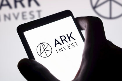 Cathie Wood와 Ark Invest는 수백만 개의 TSLA 주식을 매각했습니다.